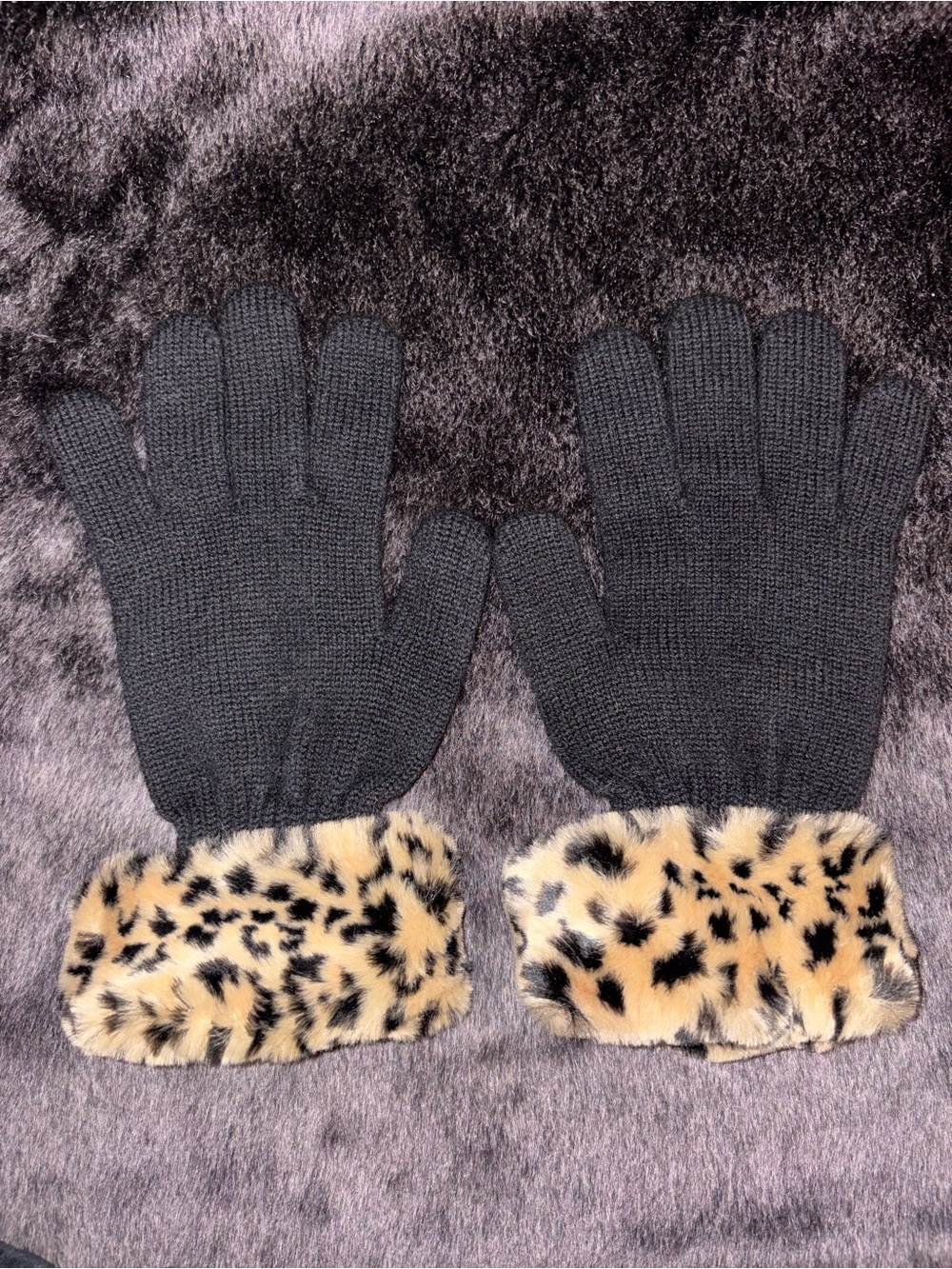 Preston & York Black Knit Gloves with Leopard Faux Fur Cuffs - Picture 2 of 3